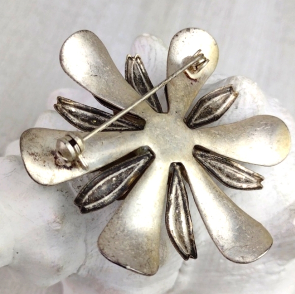 Vintage Enameled Jade & Silver/Gold Tone Flower Brooch With Violet Rhinestones - Picture 4 of 5